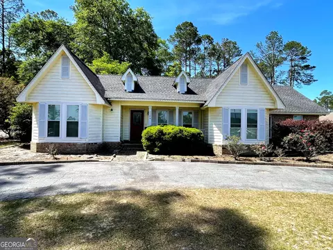 1104 Lakeview Dr, Blackshear, GA 31516
