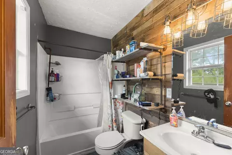 Bath - 856 Colwell Rd, Jackson, GA 30233 photo 2 of 2