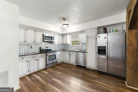 Kitchen - 856 Colwell Rd, Jackson, GA 30233 photo 1 of 3