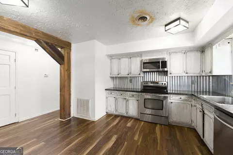 Kitchen - 856 Colwell Rd, Jackson, GA 30233 photo 2 of 3