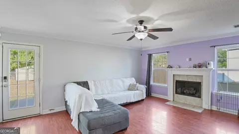 Living - 258 Nashview Trl, Allenhurst, GA 31301 photo 2 of 2