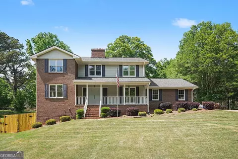 2080 Castle Lake Dr, Tyrone, GA 30290
