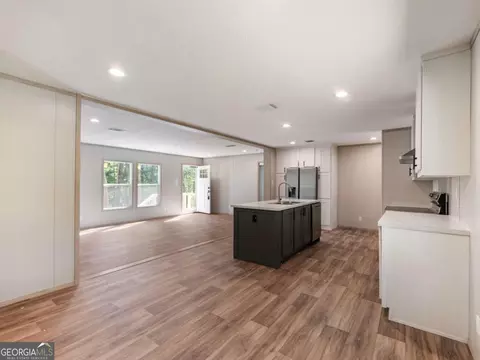 Living - 3045 Fowler Rd, Gainesville, GA 30501 photo 5 of 7