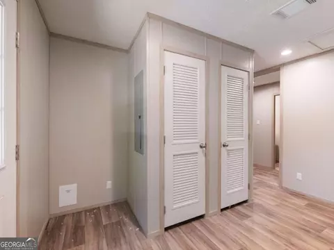 Entry Way - 3045 Fowler Rd, Gainesville, GA 30501 photo 4 of 5