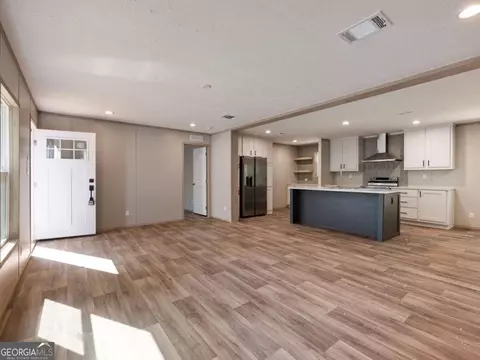 Living - 3045 Fowler Rd, Gainesville, GA 30501 photo 3 of 7