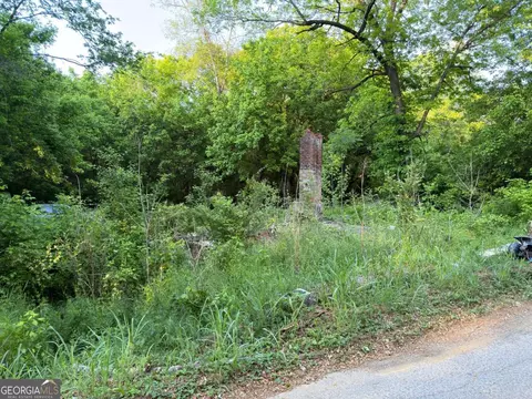 4 Circle Dr SE, Lindale, GA 30147