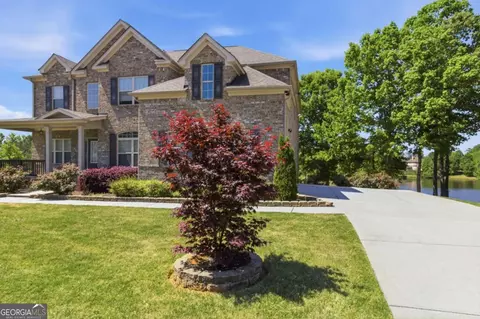 Exterior - 604 Augusta Dr, Fairburn, GA 30213 photo 4 of 12