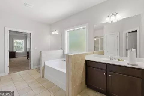 Entry Way - 604 Augusta Dr, Fairburn, GA 30213 photo 9 of 17