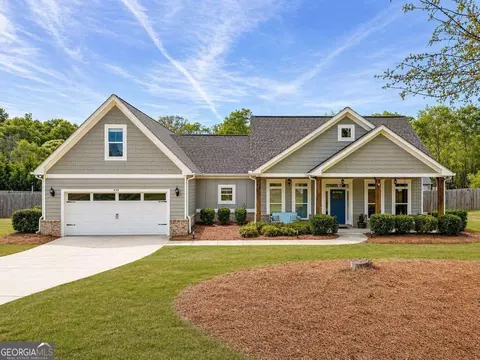 438 Lakewood Dr SW, Social Circle, GA 30025