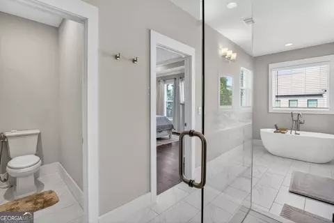Bath - 1295 Markham Rd, Brookhaven, GA 30319 photo 2 of 8