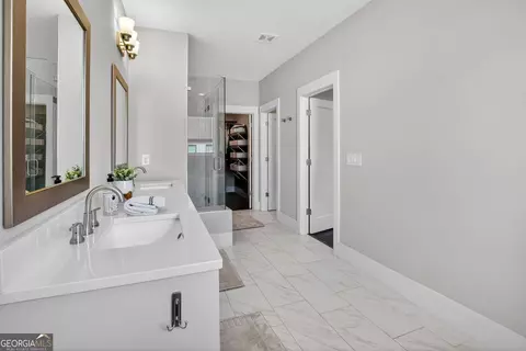 Bath - 1295 Markham Rd, Brookhaven, GA 30319 photo 4 of 8