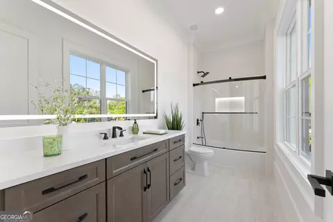 Bath - 2366 Wall Rd, Monroe, GA 30655 photo 9 of 21