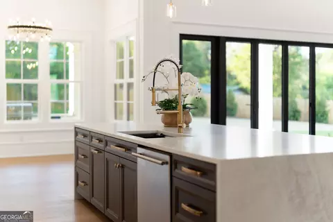 Kitchen - 2366 Wall Rd, Monroe, GA 30655 photo 4 of 15