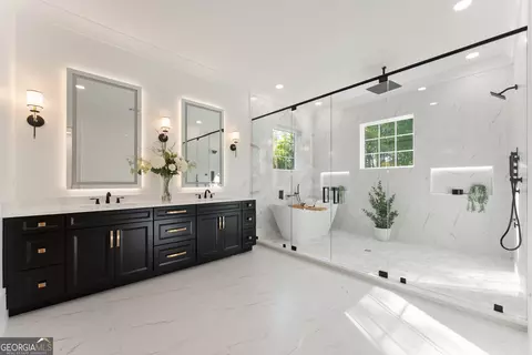 Bath - 2366 Wall Rd, Monroe, GA 30655 photo 1 of 21