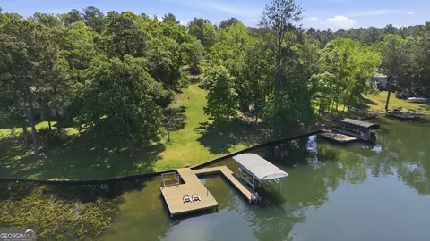 111 River Lake Ct, Eatonton, GA 31024