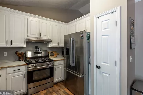 Kitchen - 475 Tanner Rd, Dacula, GA 30019 photo 3 of 4