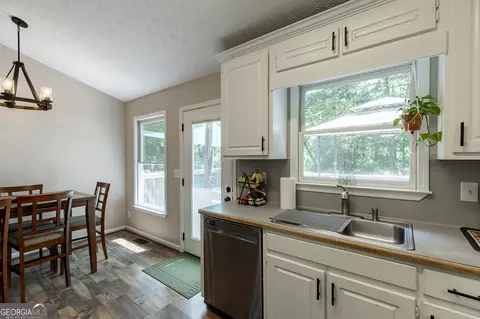Kitchen - 475 Tanner Rd, Dacula, GA 30019 photo 4 of 4