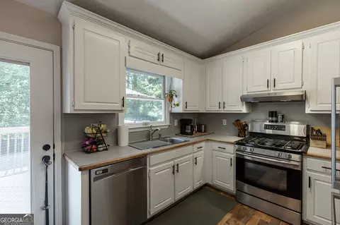 Kitchen - 475 Tanner Rd, Dacula, GA 30019 photo 2 of 4