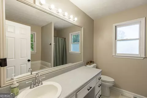 Bath - 475 Tanner Rd, Dacula, GA 30019 photo 3 of 5