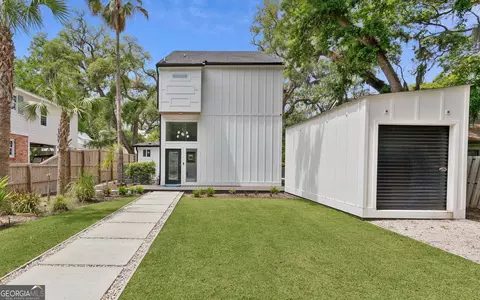 113 Peachtree St, St. Simons, GA 31522