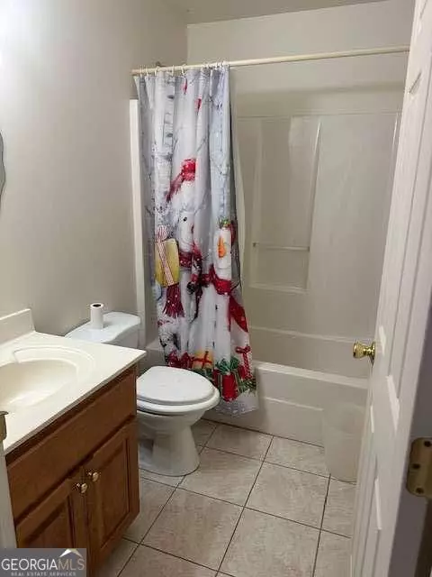 Bath - 203 Old Mill Rd, Rydal, GA 30171 photo 2 of 2