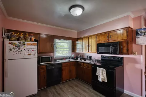 Kitchen - 205 Laurel St, Griffin, GA 30224 photo 2 of 4