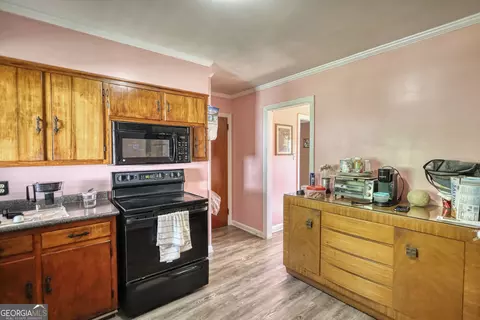 Kitchen - 205 Laurel St, Griffin, GA 30224 photo 3 of 4