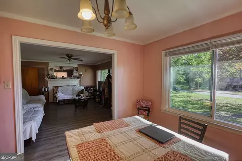 Dining - 205 Laurel St, Griffin, GA 30224 photo 3 of 4