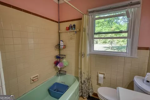 Bath - 205 Laurel St, Griffin, GA 30224 photo 3 of 3