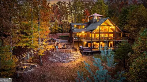 904 Raccoon Rd, Blue Ridge, GA 30513
