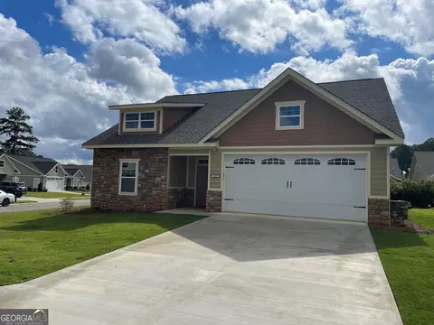 408 Village Dr, Dublin, GA 31021