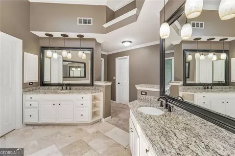 Bath - 175 Woodcliff Dr, Suwanee, GA 30024 photo 5 of 9