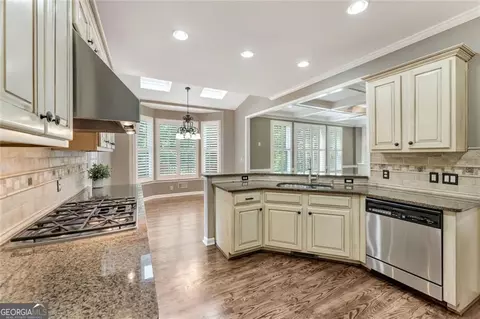 Kitchen - 175 Woodcliff Dr, Suwanee, GA 30024 photo 3 of 4