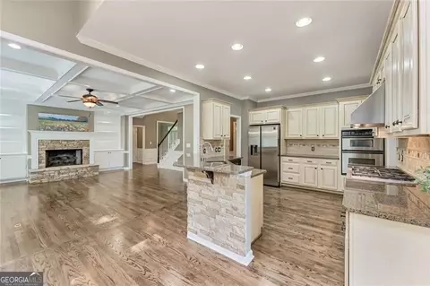 Kitchen - 175 Woodcliff Dr, Suwanee, GA 30024 photo 2 of 4