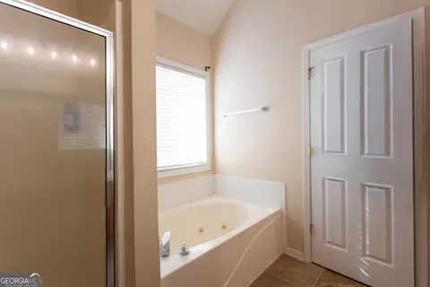 Bath - 325 Clearbrook Dr, Covington, GA 30016 photo 2 of 4