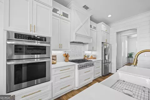 Kitchen - 3883 Bold Springs Rd, Monroe, GA 30656 photo 6 of 10