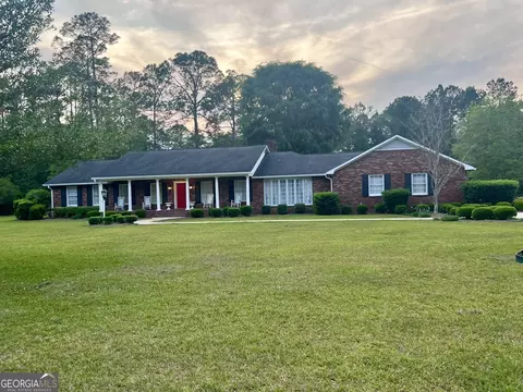 357 Knotty Pine Dr, Jesup, GA 31545