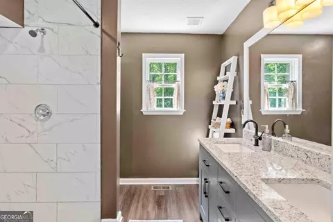 Bath - 1596 Stark Rd, Jackson, GA 30233 photo 2 of 5