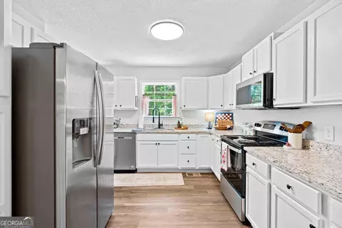 Kitchen - 1596 Stark Rd, Jackson, GA 30233 photo 1 of 2