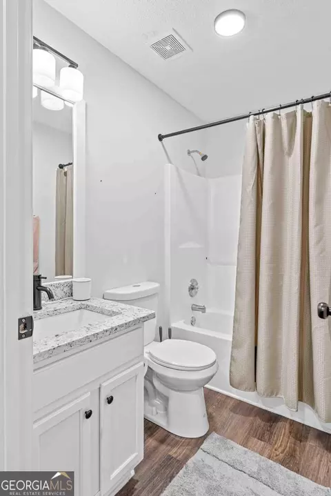 Bath - 1596 Stark Rd, Jackson, GA 30233 photo 1 of 5