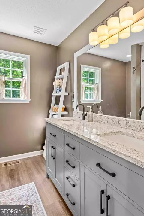 Bath - 1596 Stark Rd, Jackson, GA 30233 photo 4 of 5