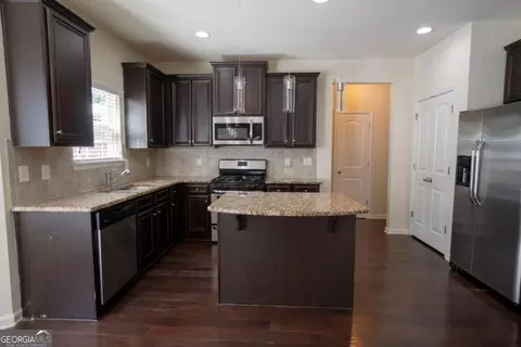 Kitchen - 7621 Bowhead Ct, Fairburn, GA 30213 photo 4 of 4