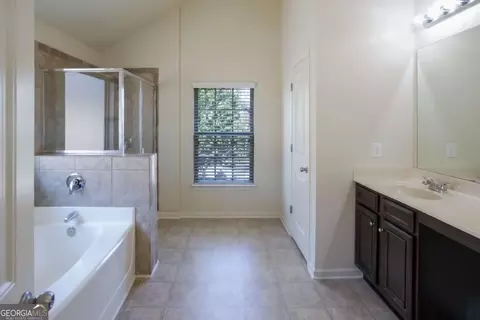Entry Way - 7621 Bowhead Ct, Fairburn, GA 30213 photo 6 of 8