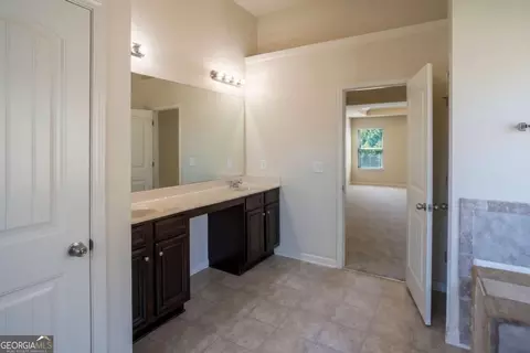 Entry Way - 7621 Bowhead Ct, Fairburn, GA 30213 photo 5 of 8