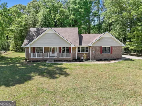 7005 Oak Leaf Dr, Fairburn, GA 30213