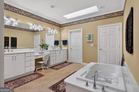 Bath - 108 Saint Anthony Dr, Lagrange, GA 30240 photo 5 of 14
