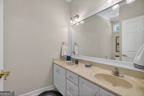Bath - 108 Saint Anthony Dr, Lagrange, GA 30240 photo 8 of 14