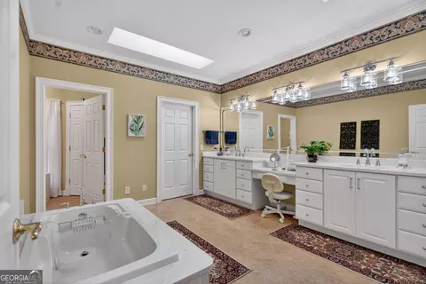 Bath - 108 Saint Anthony Dr, Lagrange, GA 30240 photo 2 of 14
