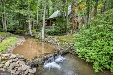 141 Barnes Creek Dr, Ellijay, GA 30540