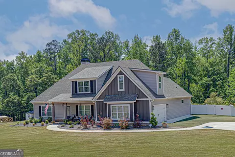 156 Lake Point Dr, Williamson, GA 30292
